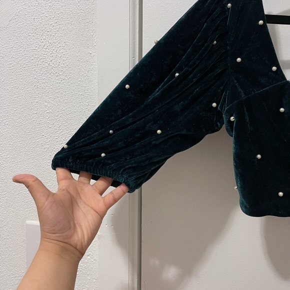 Used only once URBAN OUTFITTERS Velvet Crop top with pearl detail - Picture 4 of 8